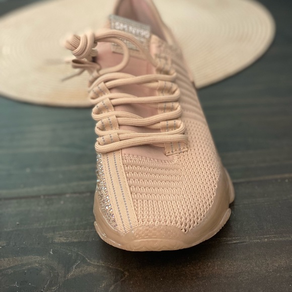 Steve Madden - MAXIMA monochromatic color with bling bling #blush #stevemadden - Picture 13 of 15